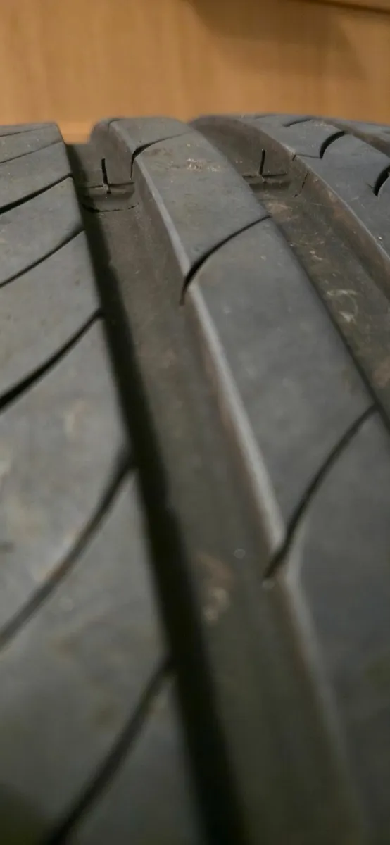 TRACMAX TX3  225/40/ ZR18   ONE TYRE LIKE NEW - Image 4