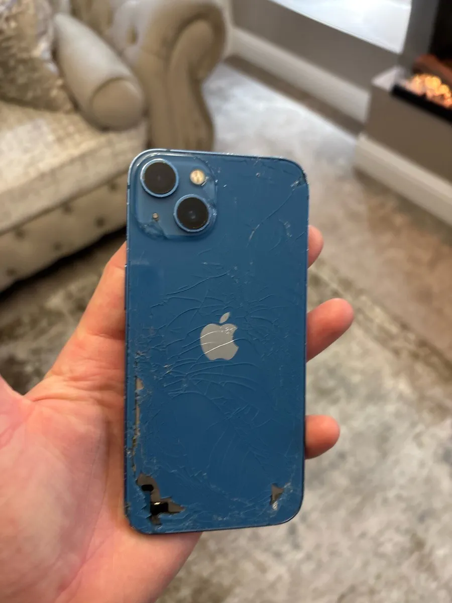 iPhone 13 blue sim free 128GB blue battery 89% - Image 3
