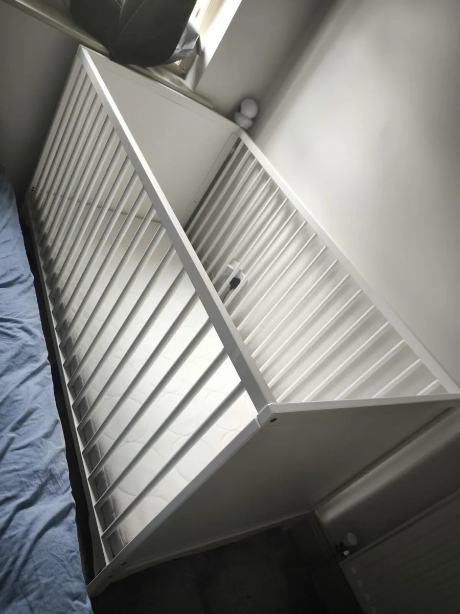 Cot with mattress - Image 1