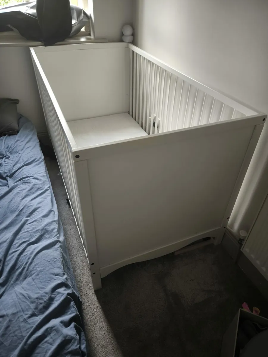 Cot with mattress - Image 2