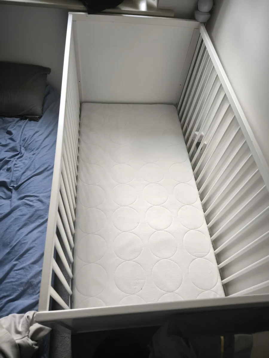 Cot with mattress - Image 3