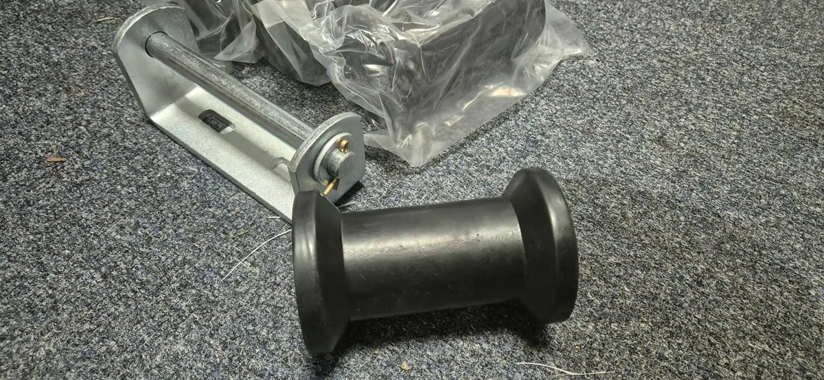 €7 each Lake boats keel rollers 5in