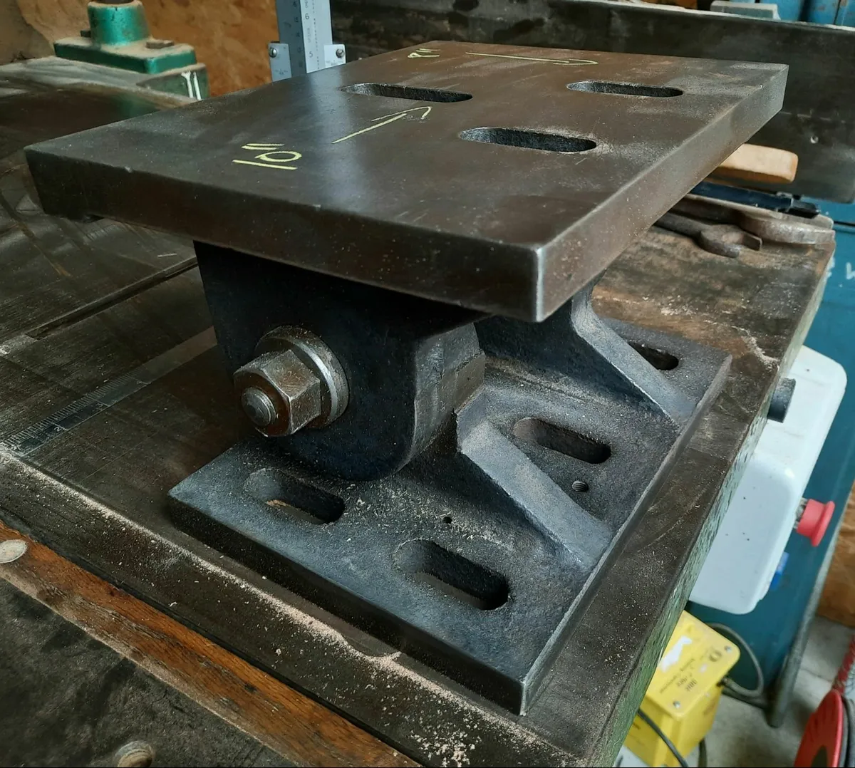 Heavy duty tilting angle plate - Image 1