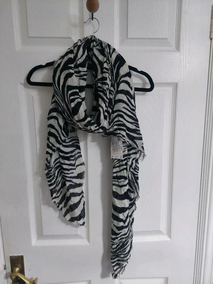 Mango linen shawl/ new with labels - Image 1