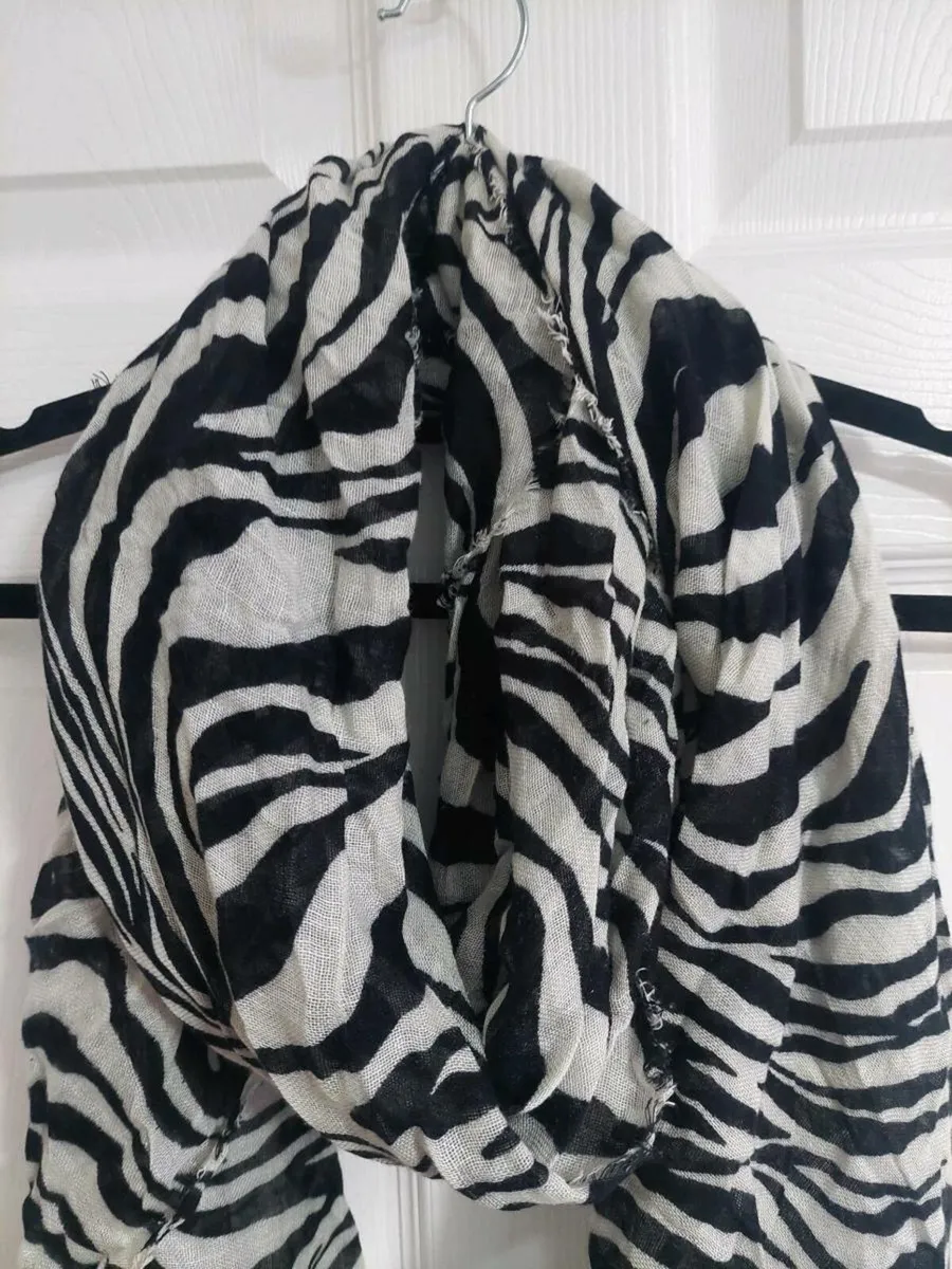 Mango linen shawl/ new with labels - Image 3