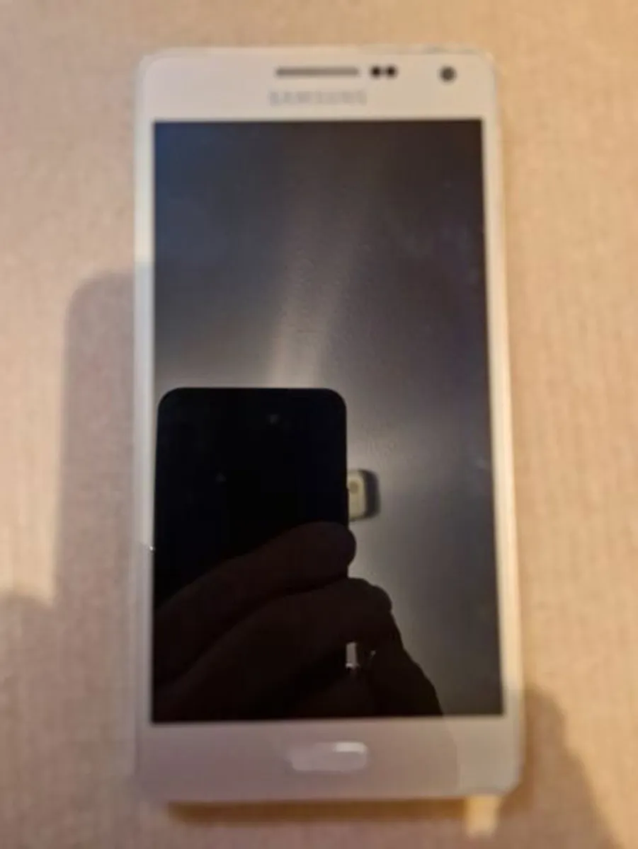 Samsung Galaxy A5 SM-A500FU 16GB Gold Coloured - Image 2
