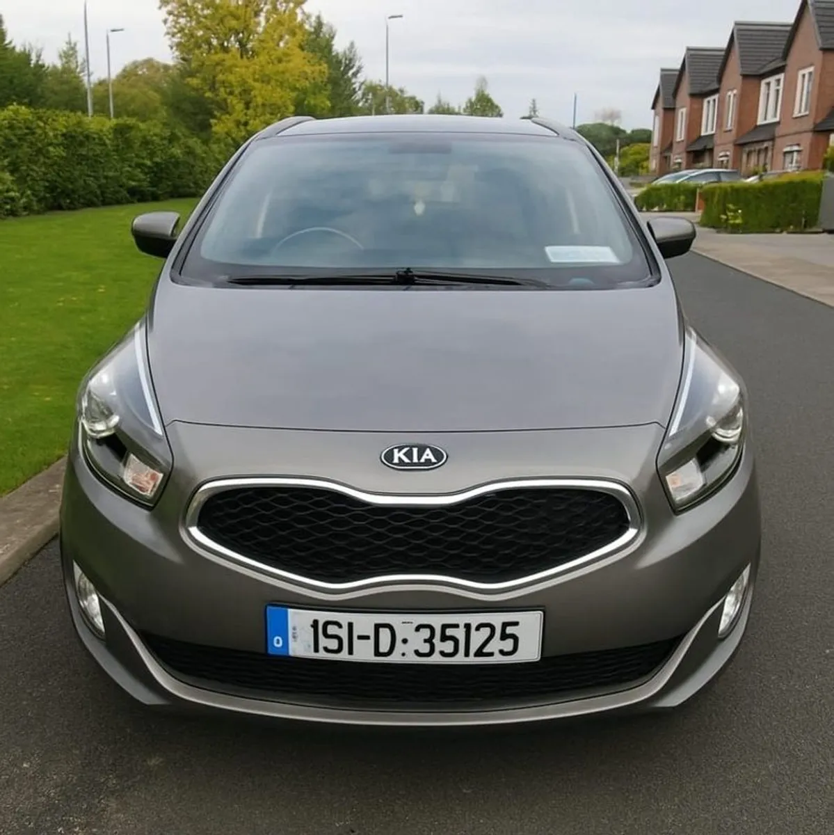 Beautiful 2015 Kia Carens with Very Low Mileage /Only 1 previous owner and Nct for a Year/ Taxed - Image 1