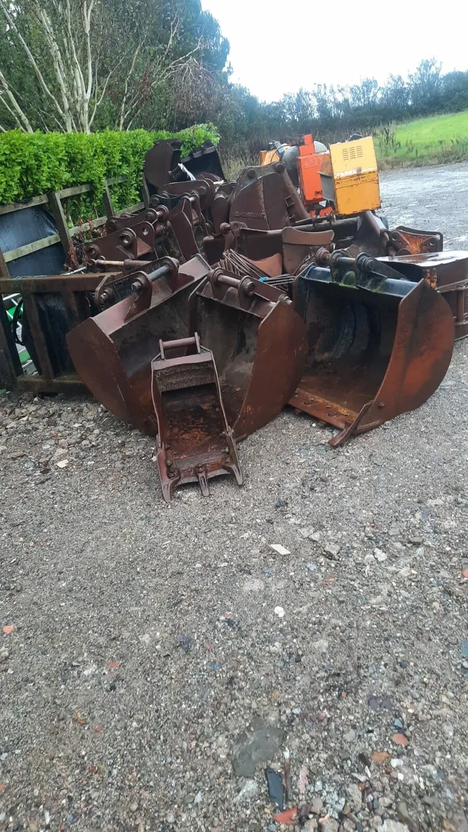Buckets- wide range - suitable many machines- - Image 1