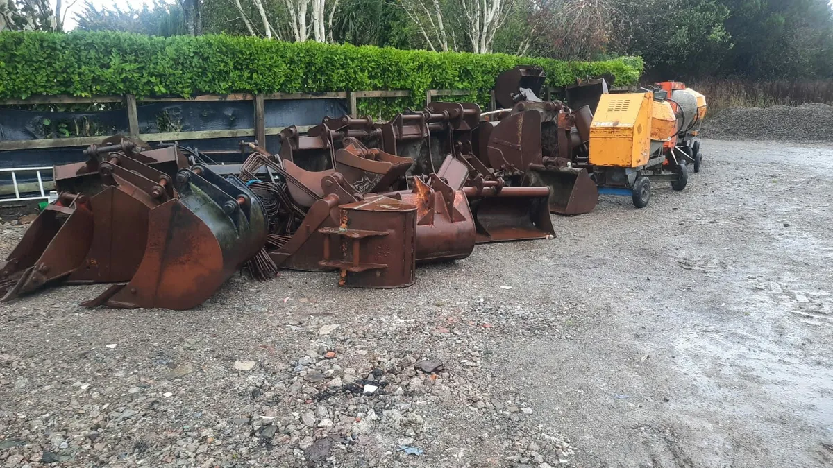 Buckets- wide range - suitable many machines- - Image 2