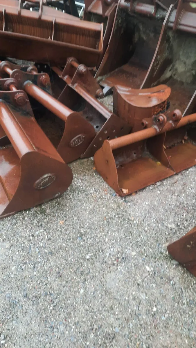 Buckets- wide range - suitable many machines- - Image 3