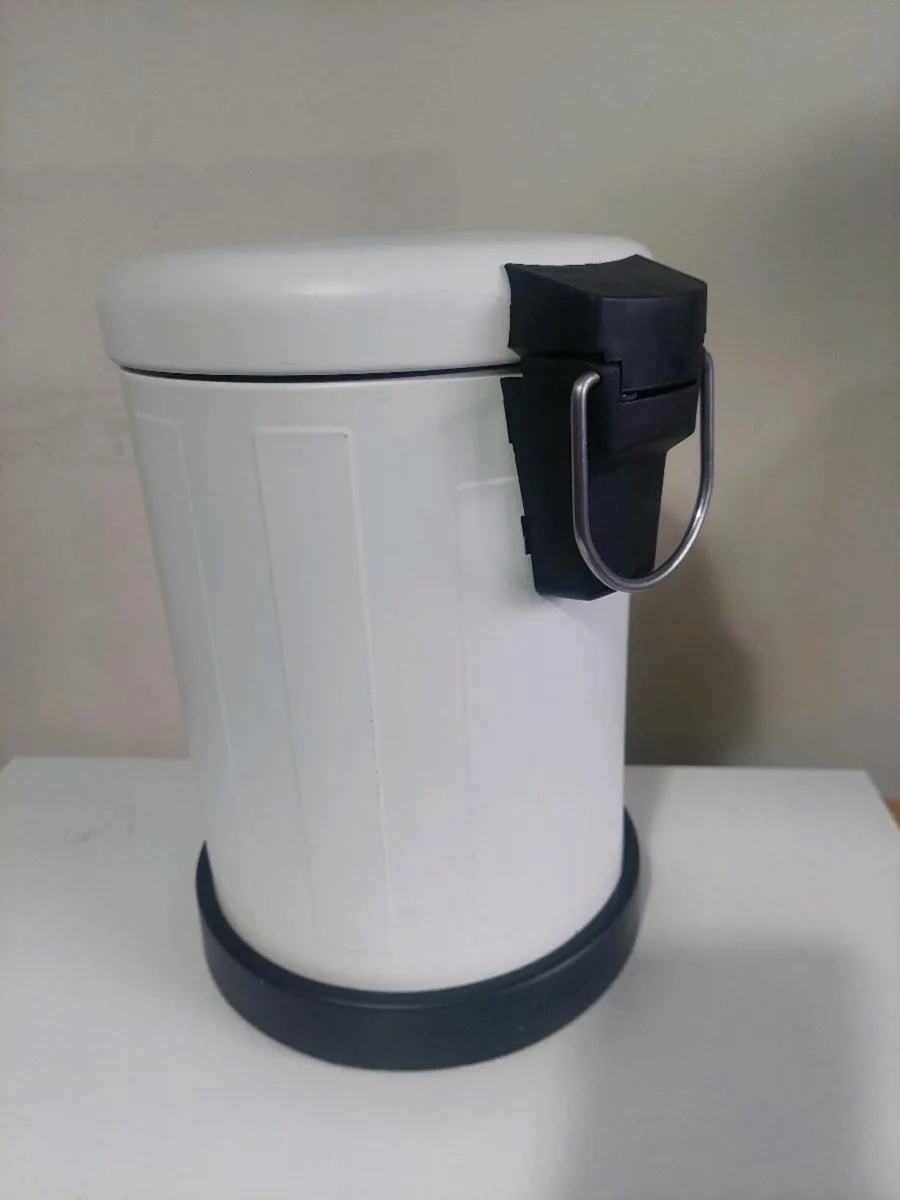 4l Toilet bin with lid / Ikea - Image 2