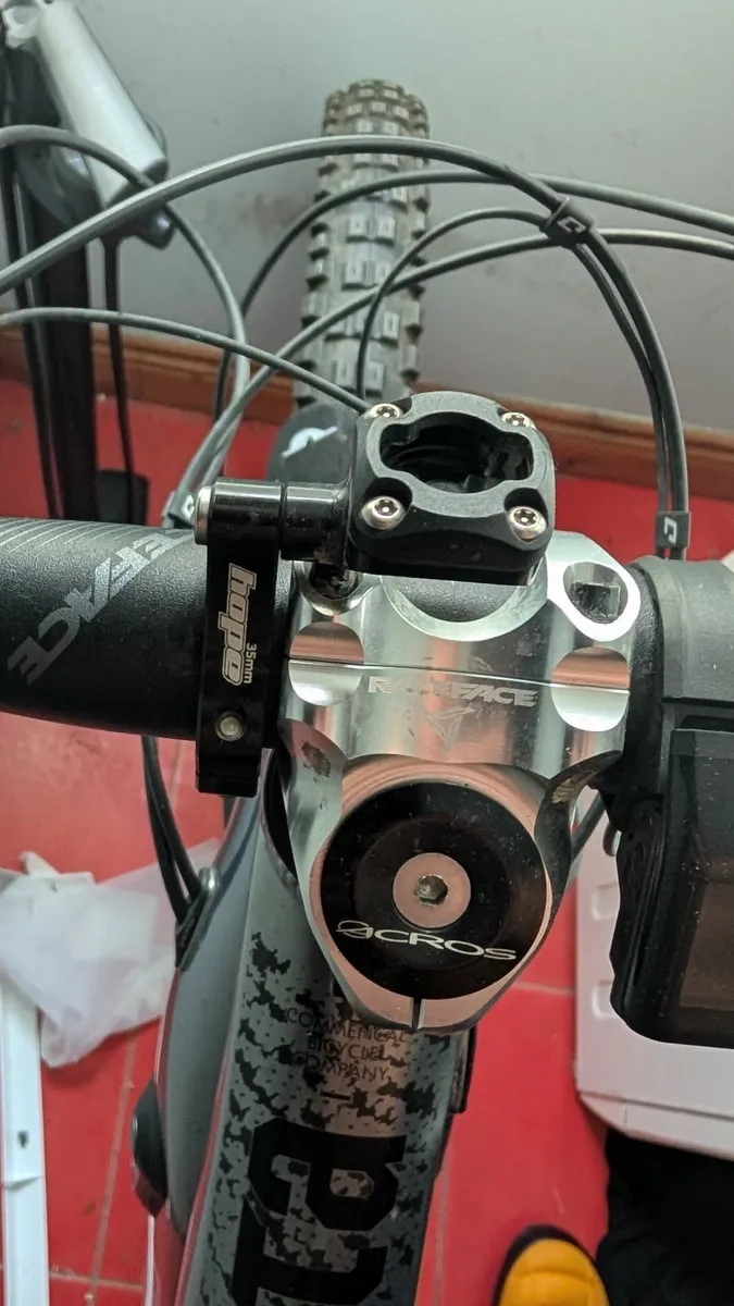 Hope R4+ MTB lights - Image 3