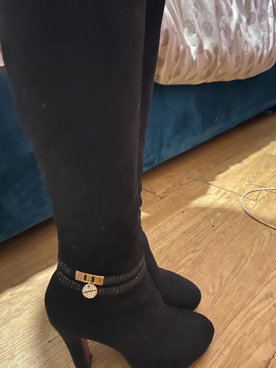 Black and Red Boots - Image 2
