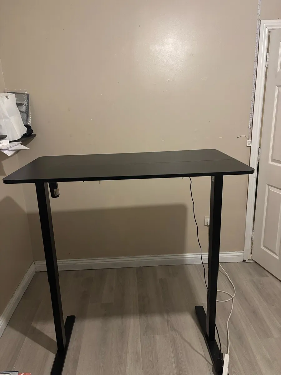 Height adjustable electric desk - Image 1