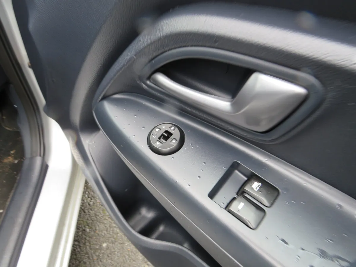Kia Rio 2013 5DR DIESEL JUST NCTD 11/26 - Image 2