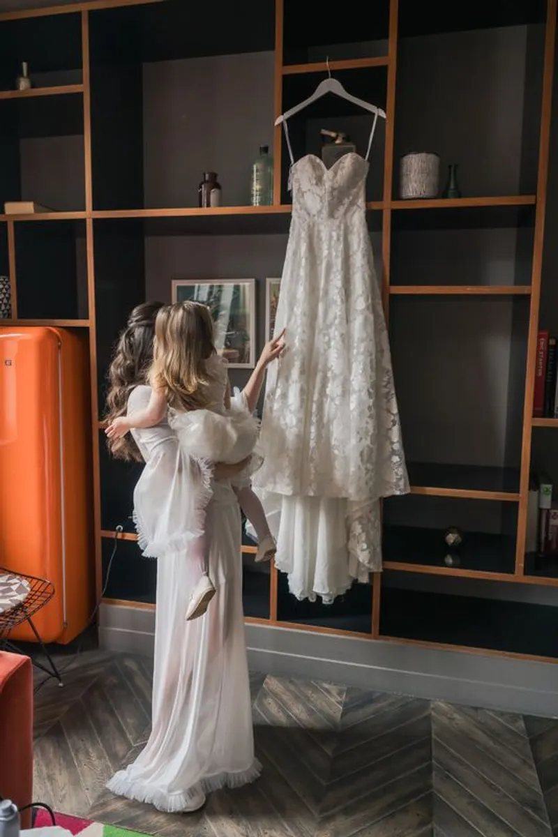 Wedding dress - Image 2