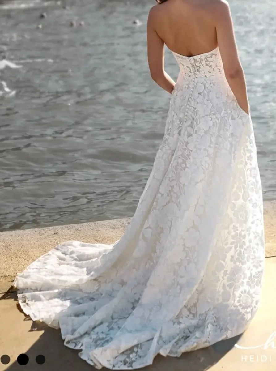 Wedding dress - Image 3