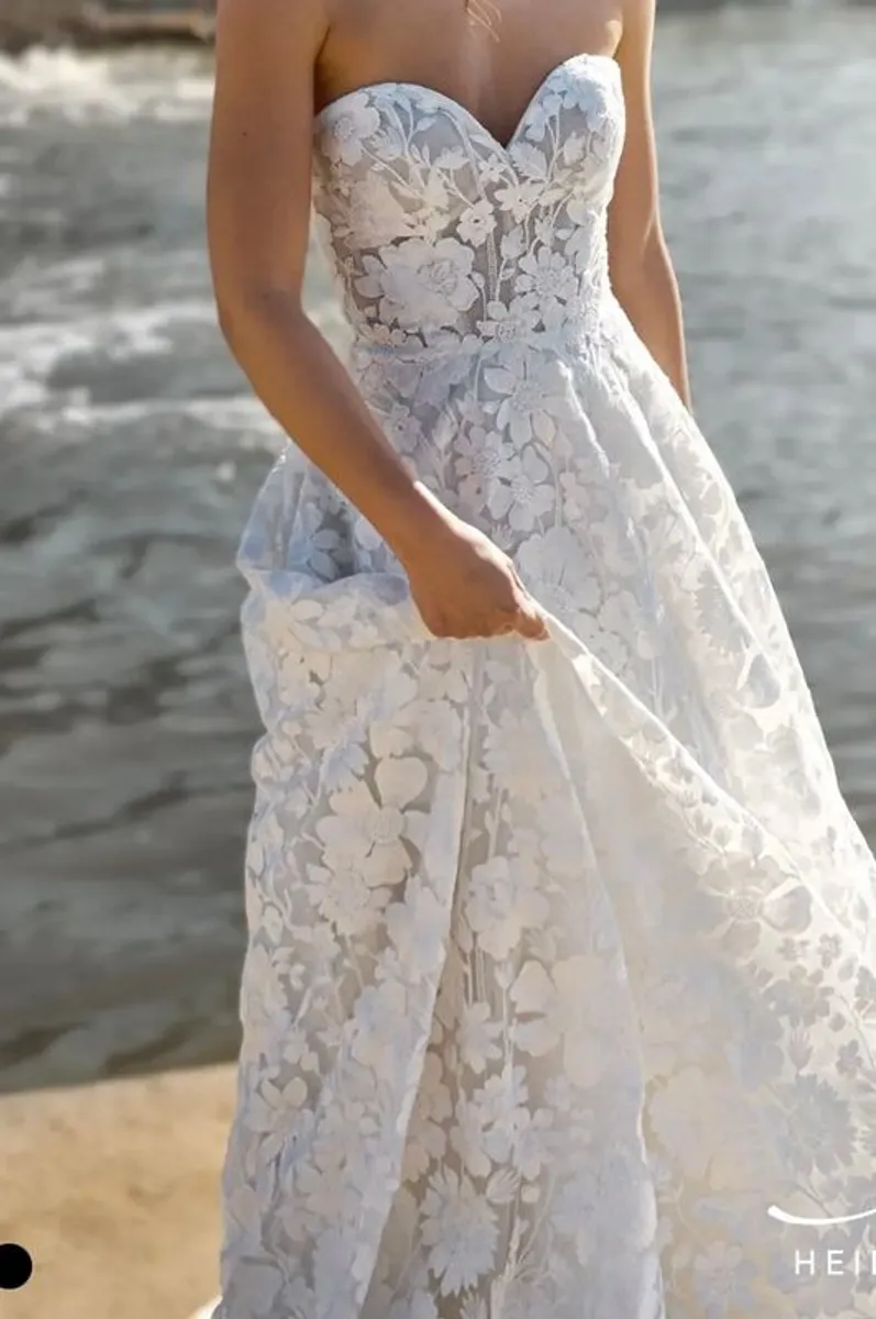 Wedding dress - Image 4