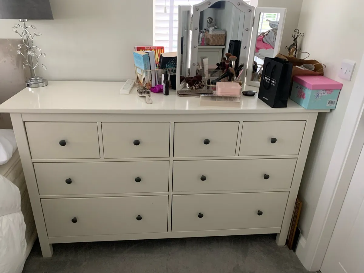 Chest of drawers - Image 1