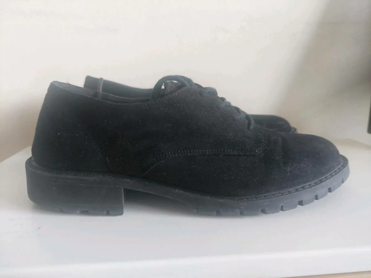 Primark faux suede black shoes 39 - Image 1