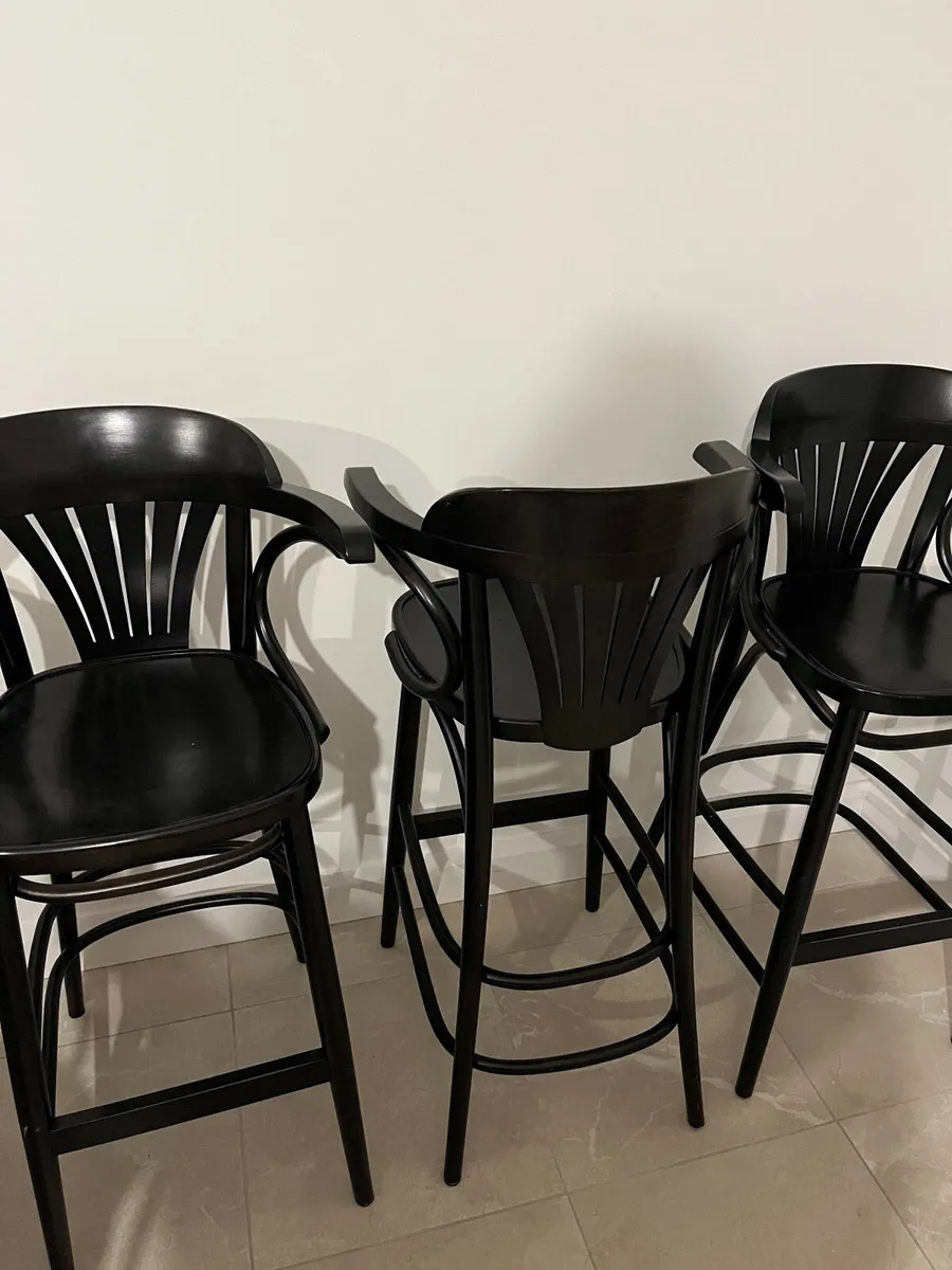 3 bar stools