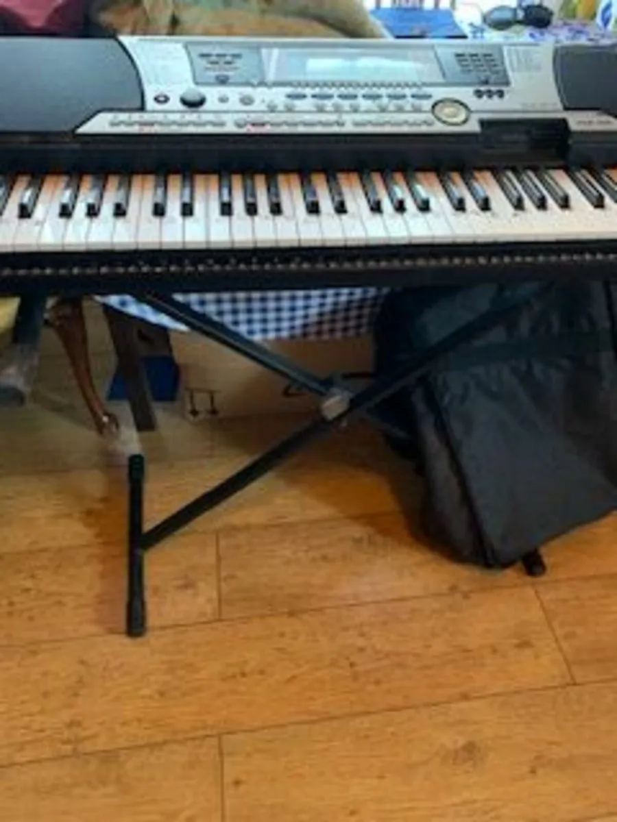 Yamaha keyboard  PSR550 - Image 3