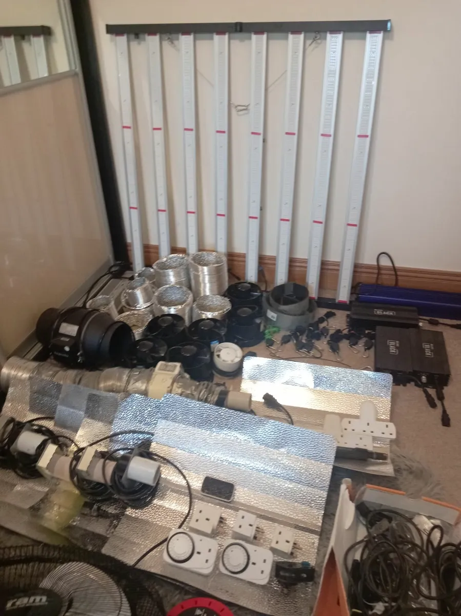 Grow tent equipment - Image 2