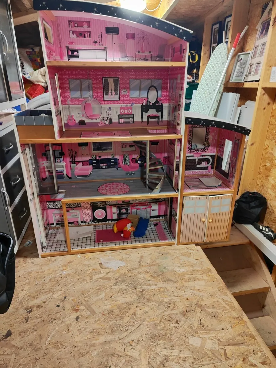Doll house - Image 1