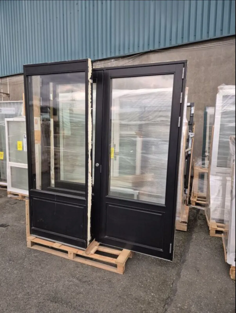 Scandinavian pine double door and two sidelights - Image 1