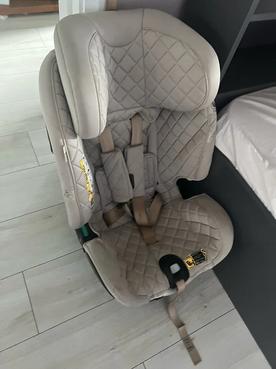 Car seat - Image 1