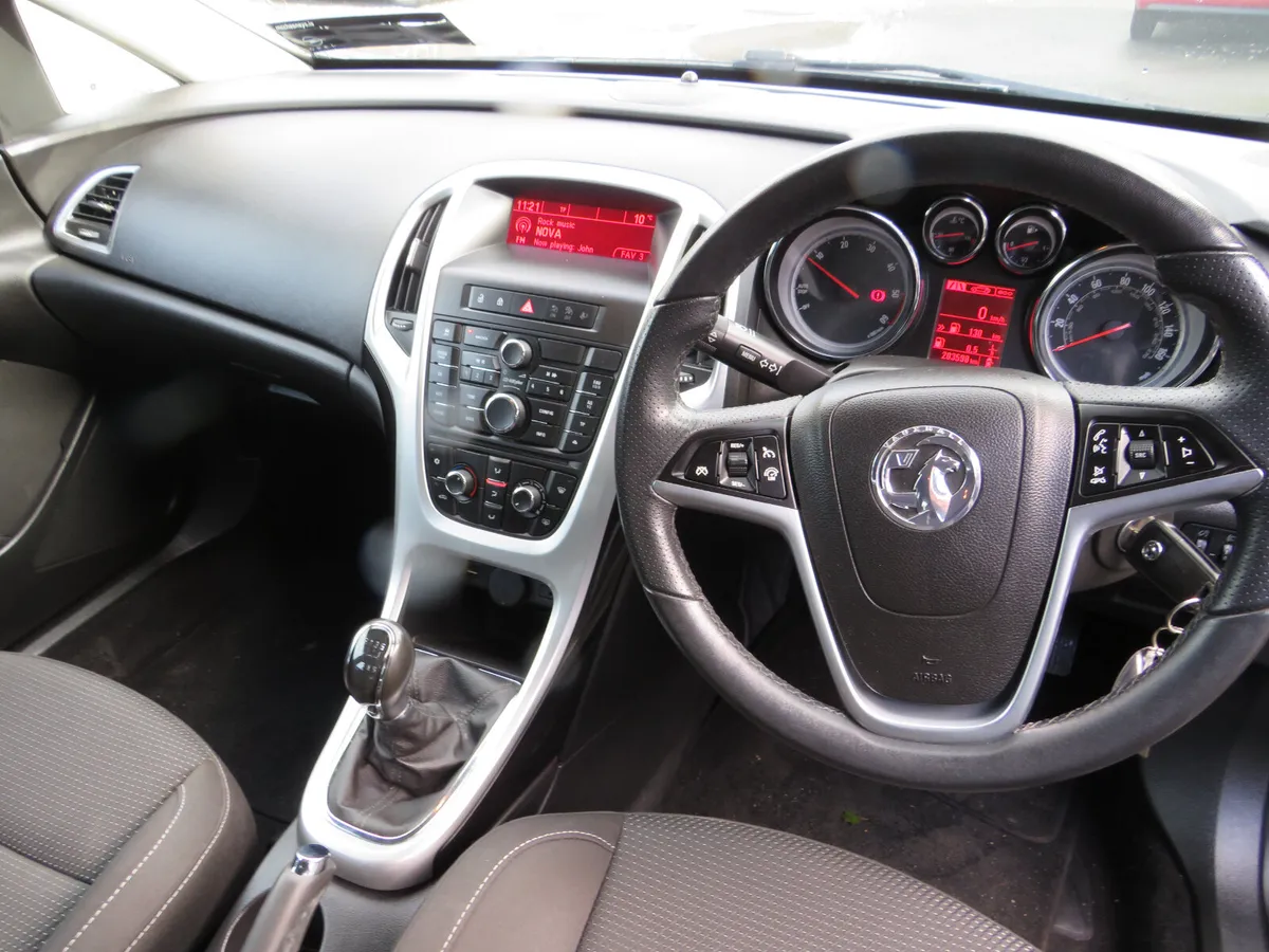 Vauxhall Astra 2014 5DR SRI SPEC DIESEL NCTD 26 - Image 2