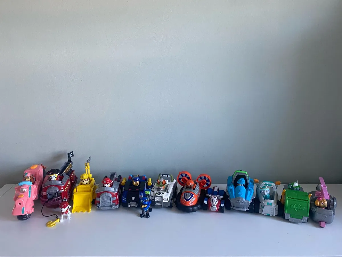 12 Paw patrol figures and vehicles - Image 2