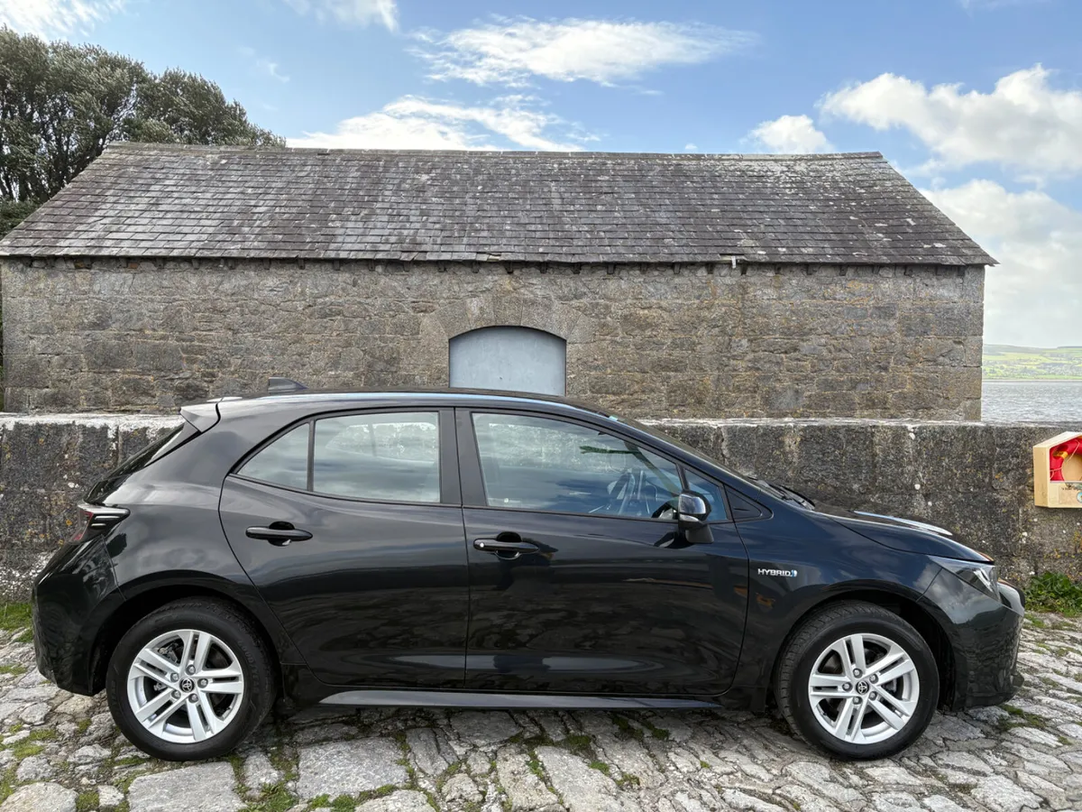 2022 Toyota Corolla Hybrid Luna - Image 4