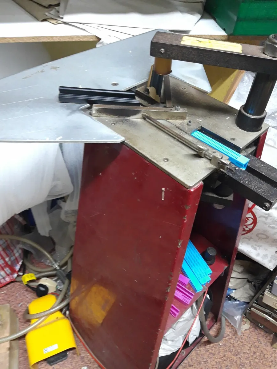 Cassese CS830 Underpinner - Image 1
