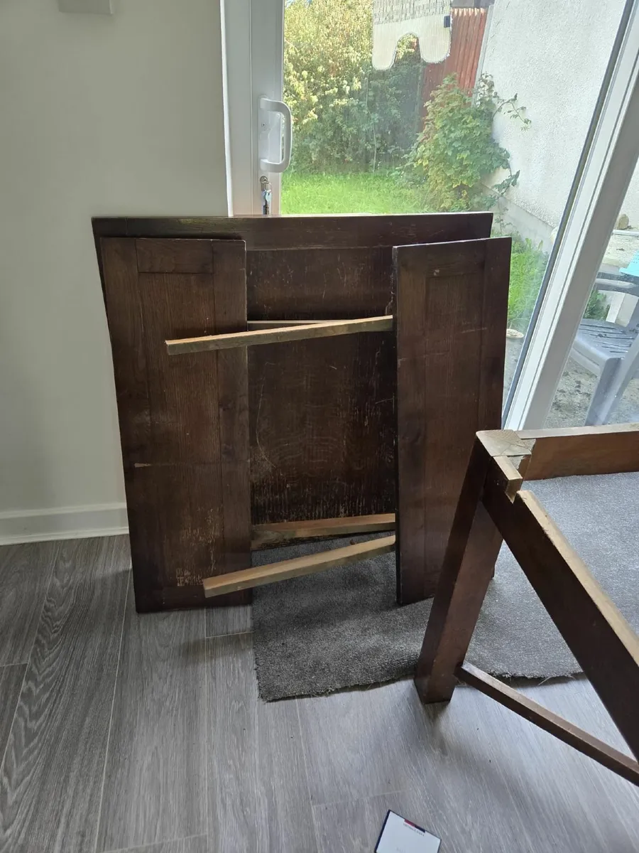 Dining table - Image 1