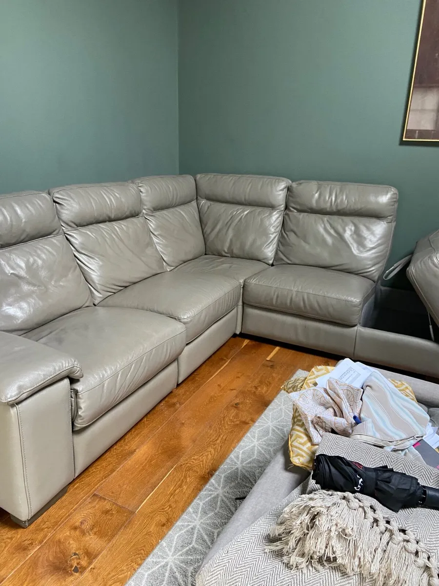 Corner sofa and matching chair - Image 1