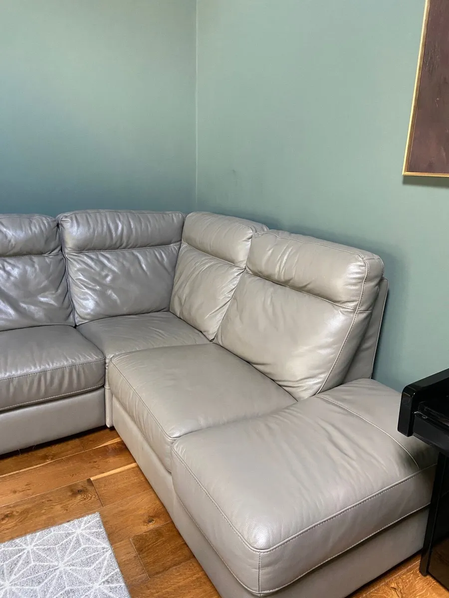 Corner sofa and matching chair - Image 3
