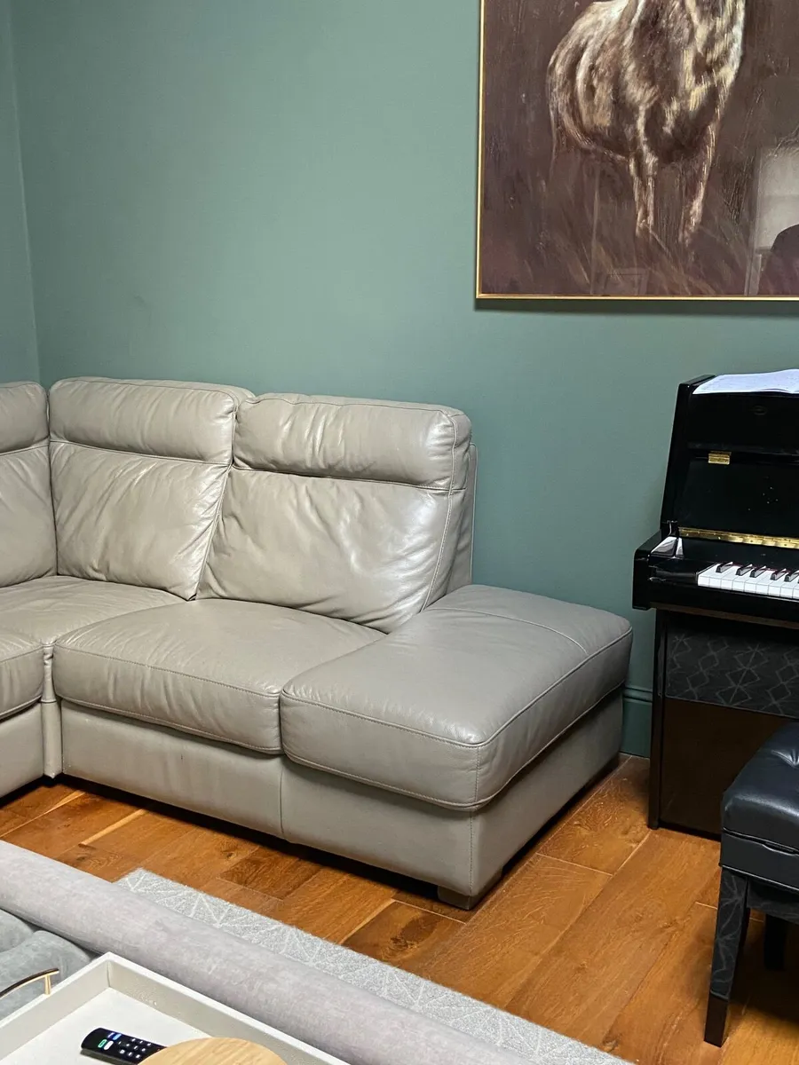 Corner sofa and matching chair - Image 4