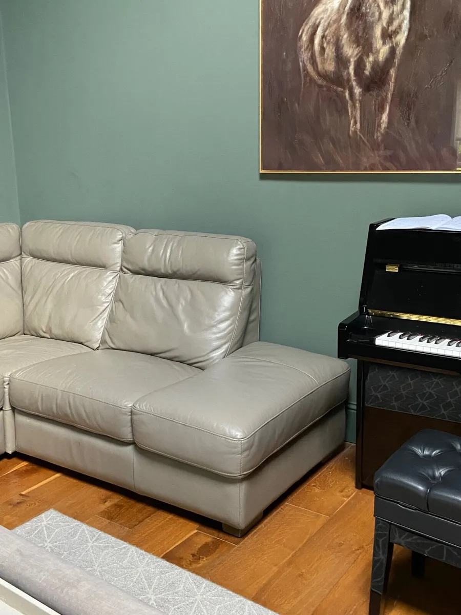 Corner sofa and matching chair - Image 4