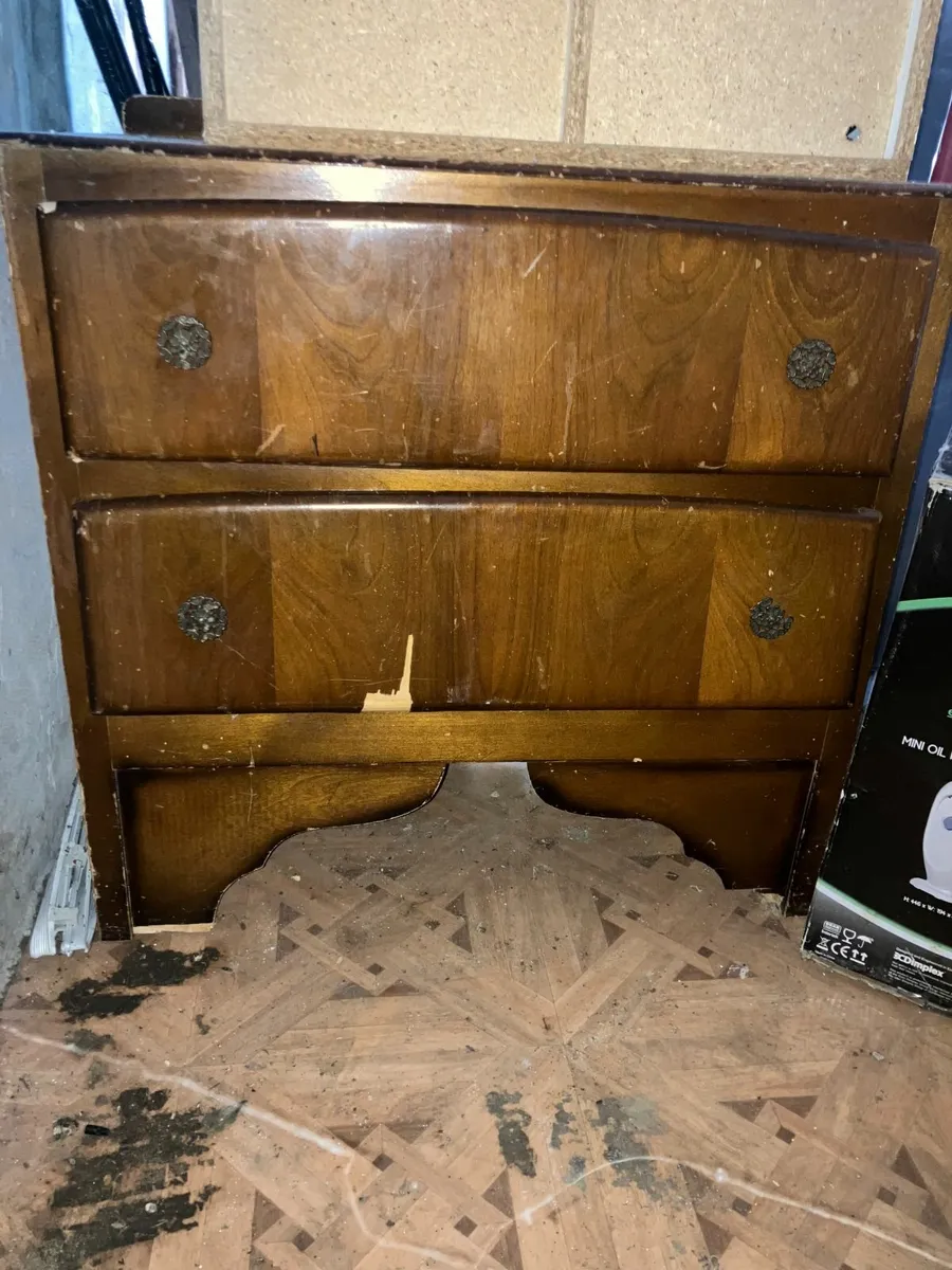 chest of drawers - Image 1