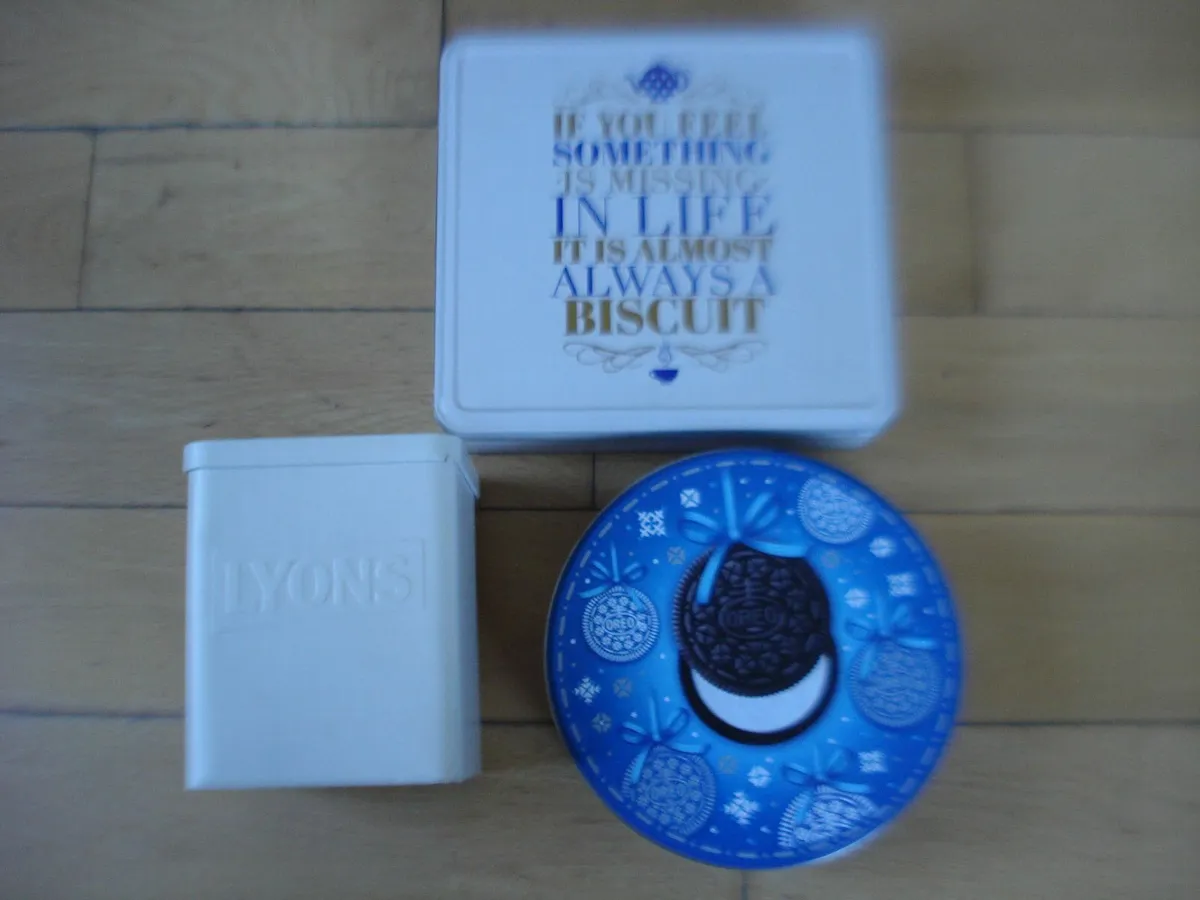 LYONS TEA, OREO,TESCO CLASSIC, METAL TINS. - Image 1