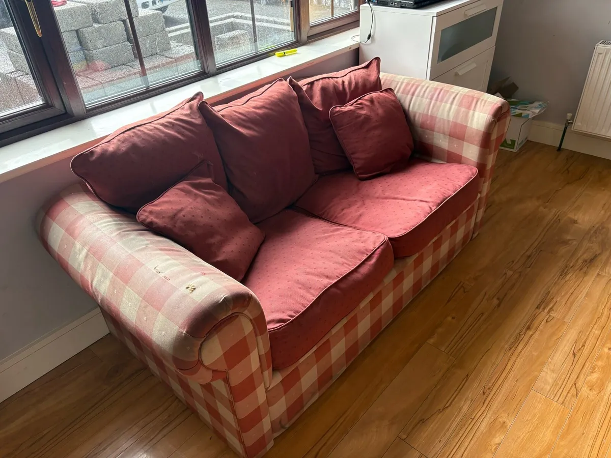 Couch with fold out bed - Image 2