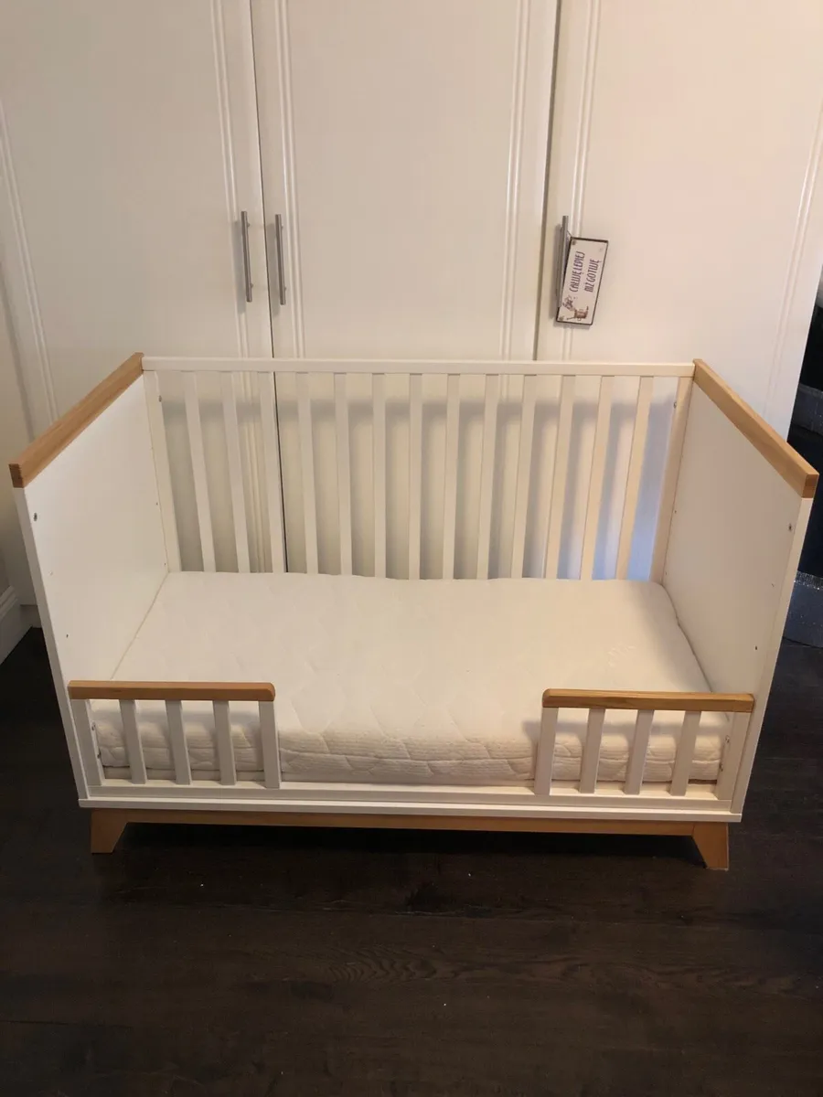 Baby cot - Image 1