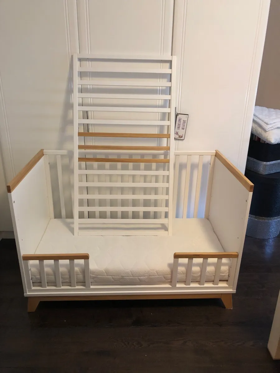 Baby cot - Image 2