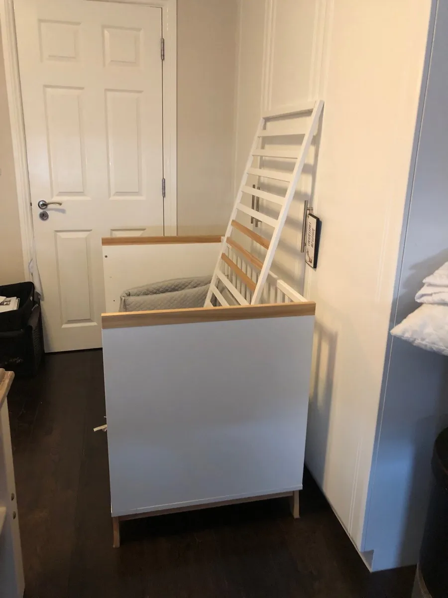 Baby cot - Image 3