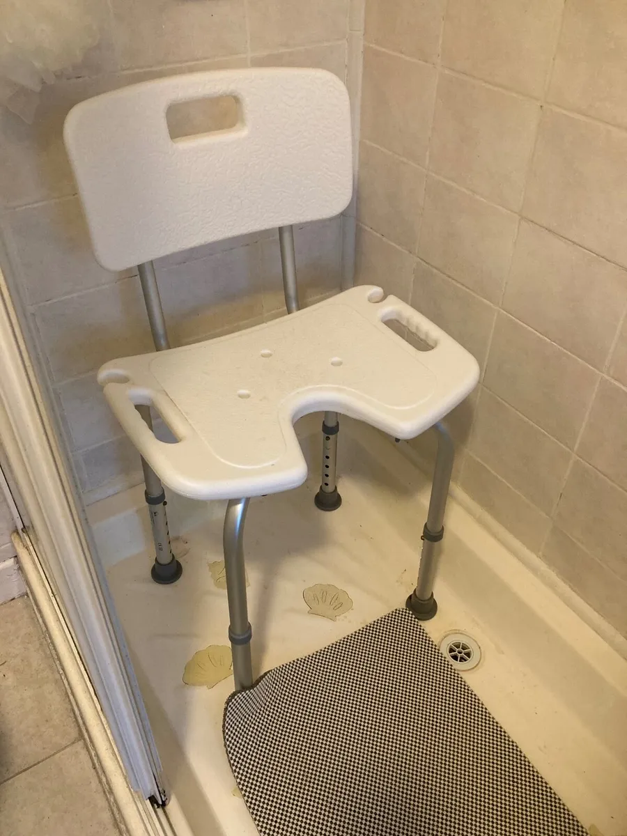 SHOWER SEAT