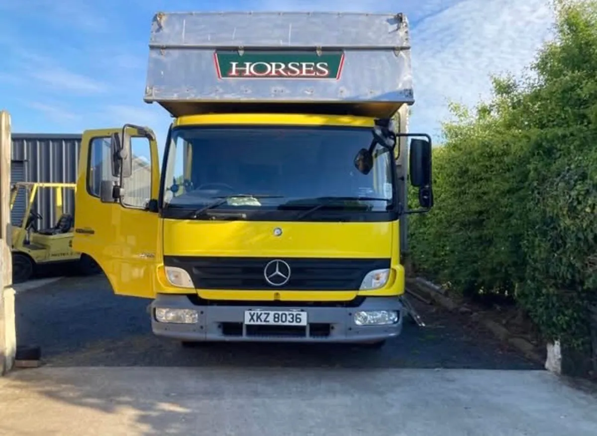 2009 Mercedes Benz atego horsebox - Image 1