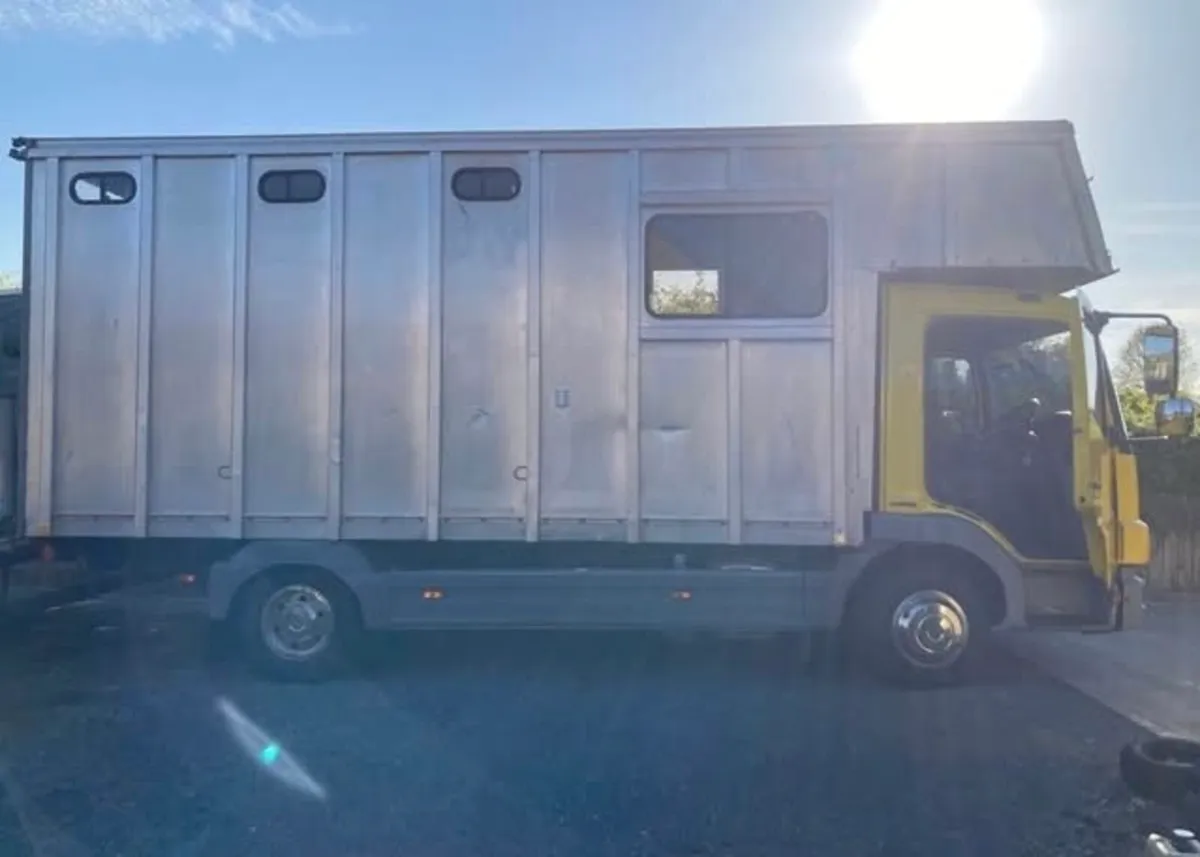 2009 Mercedes Benz atego horsebox - Image 2