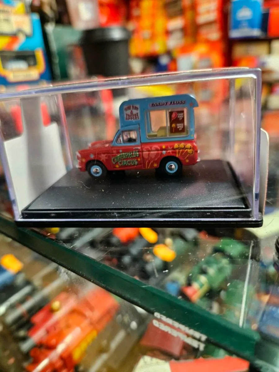 Corgi Oxford Chipperfields Circus Ice Cream Van