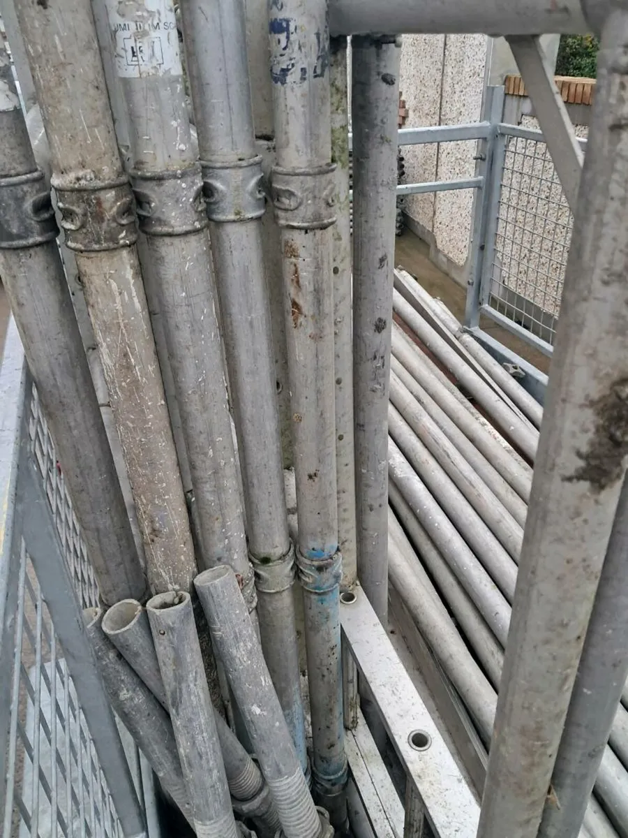 Aluminium scaffolding towers - Image 1